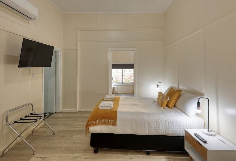 בית, 4 חדרי שינה, Castlereagh Lodge Motel