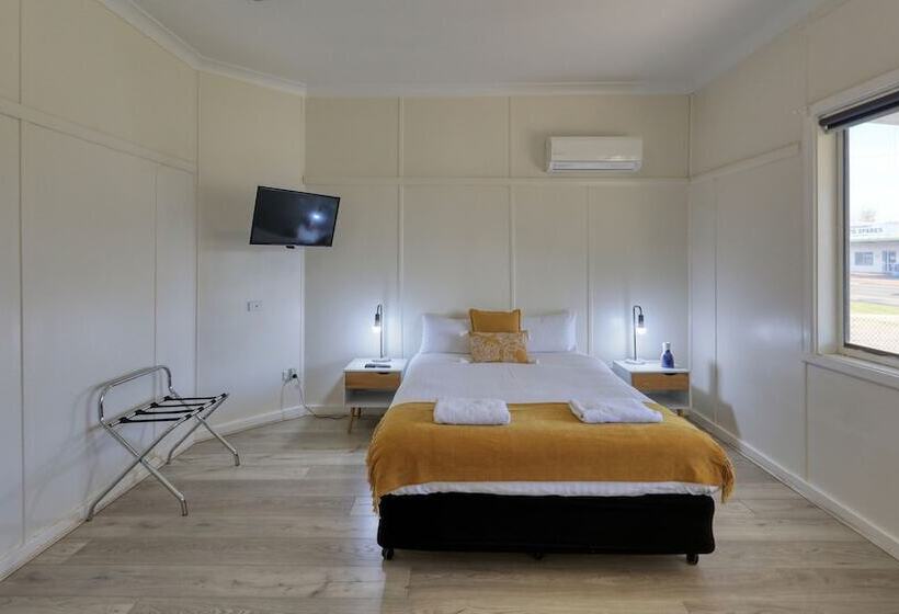 בית, 4 חדרי שינה, Castlereagh Lodge Motel