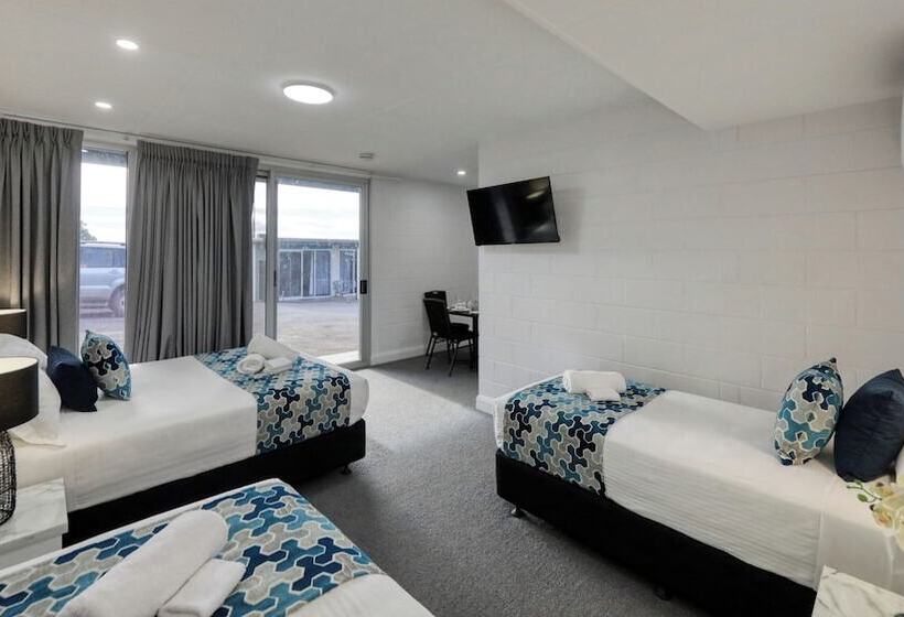 اتاق خانوادگی, Hilltop Motel