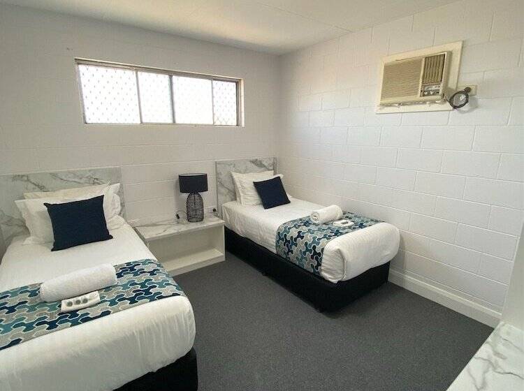 آپارتمان 2 خوابه, Hilltop Motel