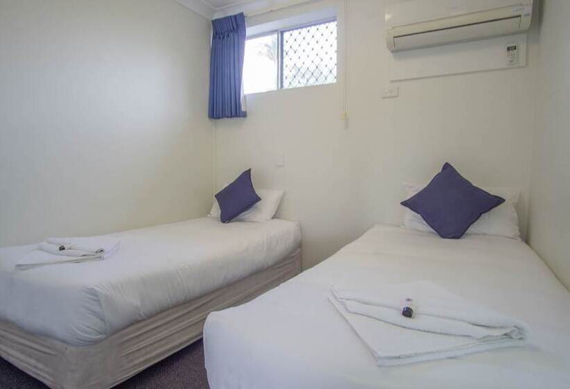 اتاق خانوادگی, Acacia Motor Inn