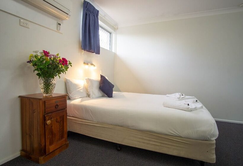 اتاق خانوادگی, Acacia Motor Inn