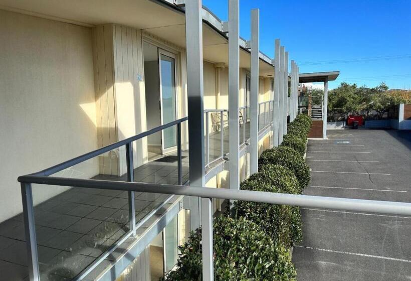 إستوديو قياسى, Brooklands Of Mornington