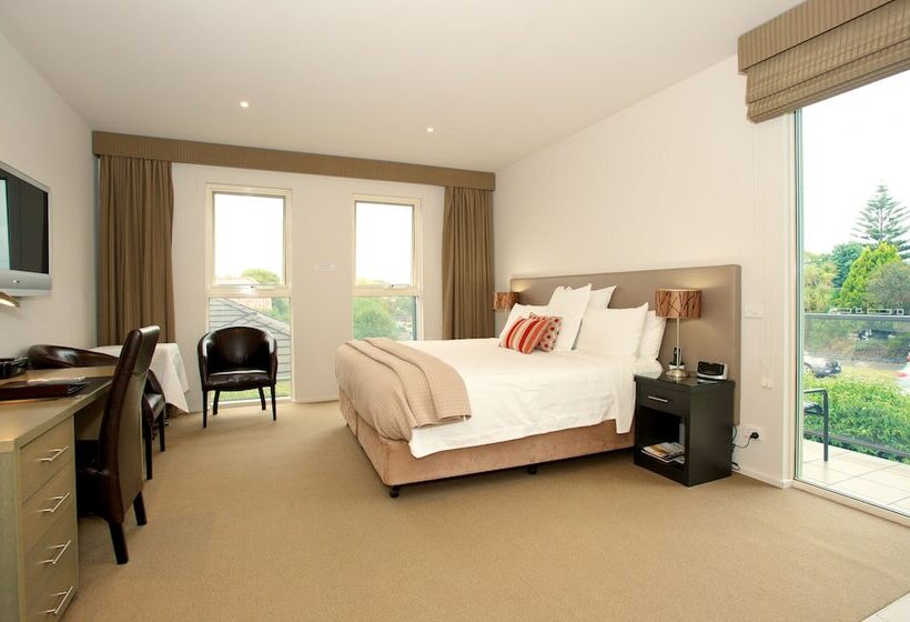 إستوديو قياسى, Brooklands Of Mornington