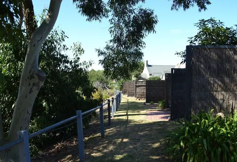 اتاق خانوادگی, Brooklands Of Mornington