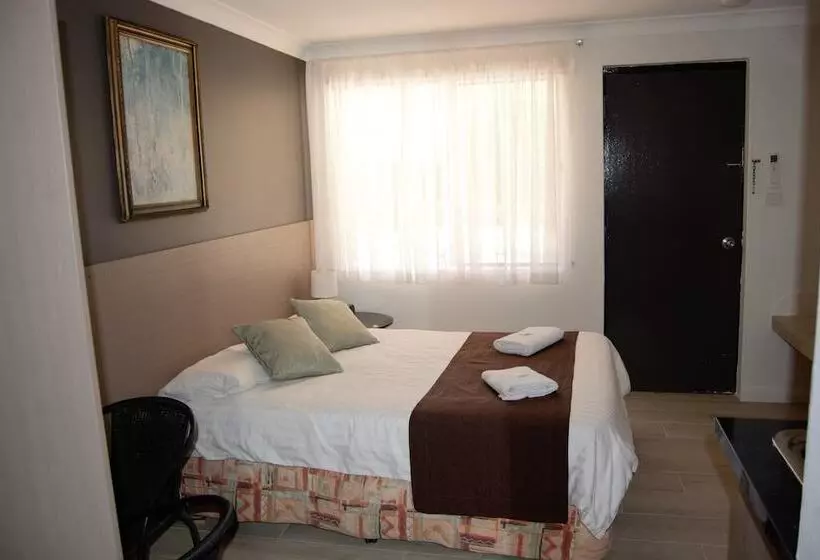 اتاق استاندارد سه نفره, Civic Motor Inn