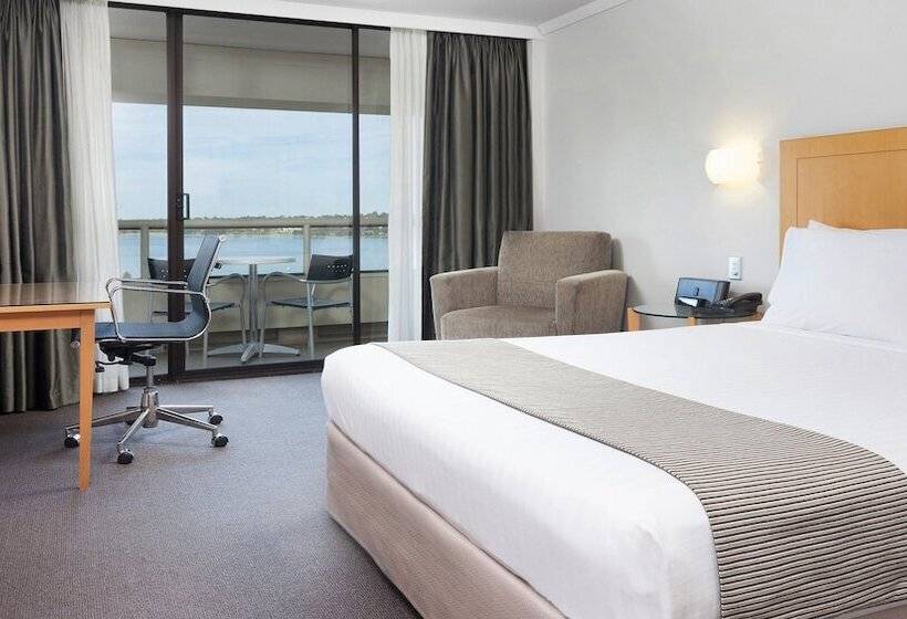 스탠다드 룸 더블 침대, Crowne Plaza Perth, An Ihg