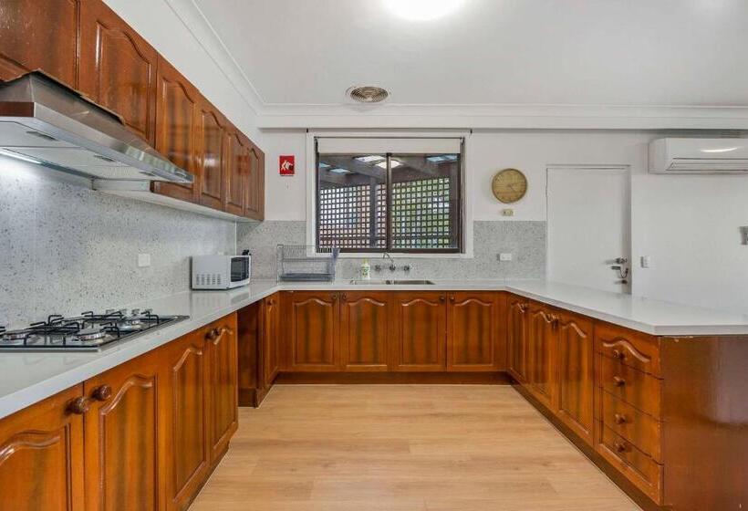 ４ベッドルームアパートメント, Econo Lodge Lilydale