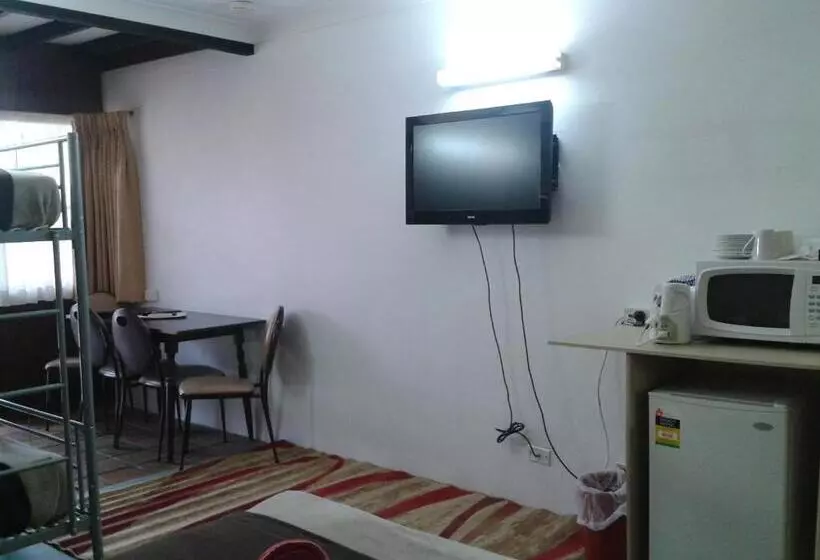 اتاق استاندارد سه نفره, Elsinor Motor Lodge