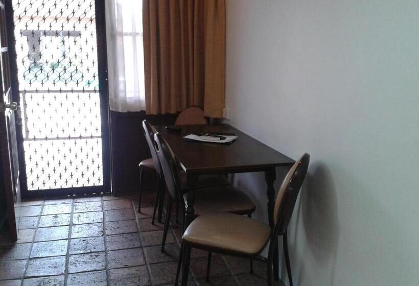 غرفة قياسية ثلاثية, Elsinor Motor Lodge