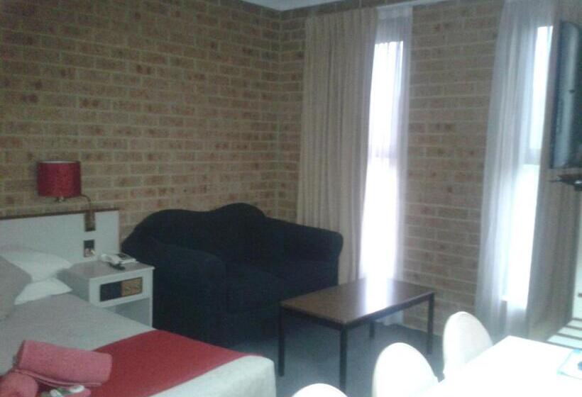 غرفة عائلية, Elsinor Motor Lodge