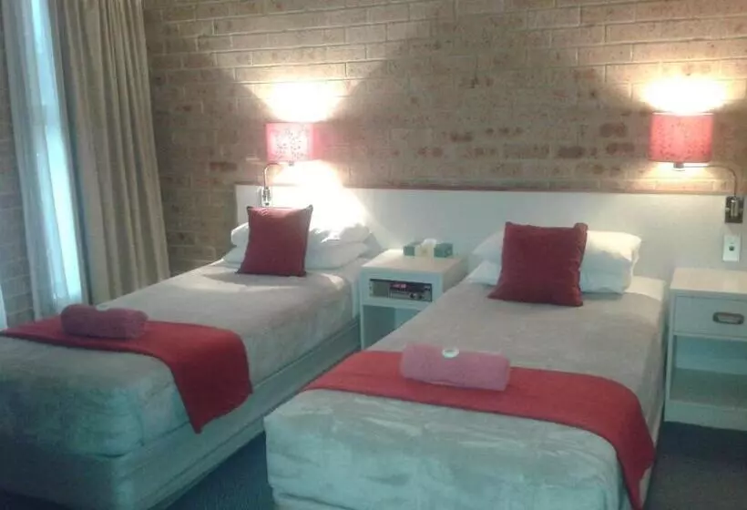 اتاق خانوادگی, Elsinor Motor Lodge