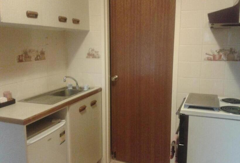 غرفة عائلية, Elsinor Motor Lodge