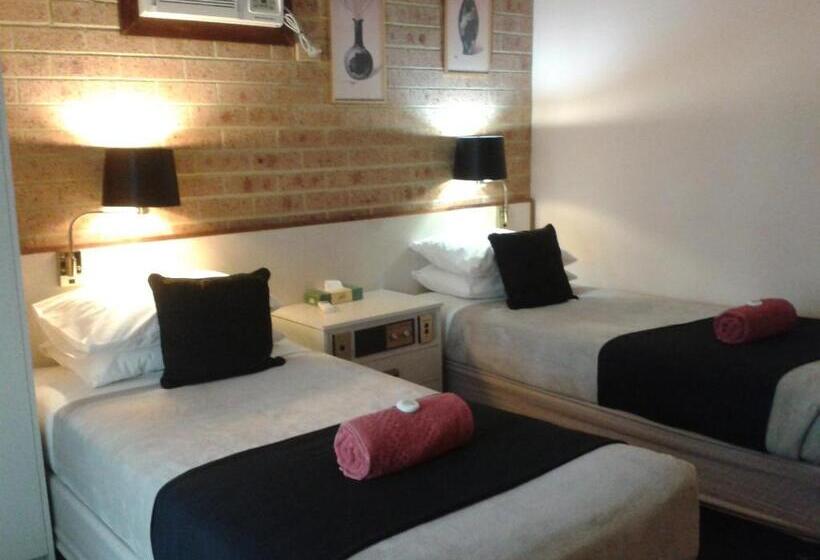 غرفة عائلية, Elsinor Motor Lodge