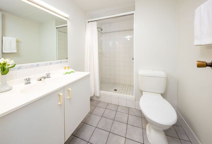 Четырехместный Номер Стандарт, Hides