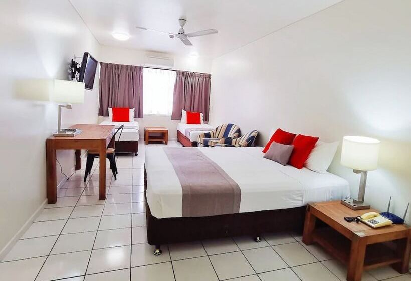 Четырехместный Номер Стандарт, Hides