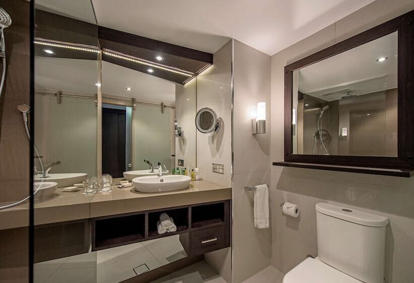 חדר אקזקיוטיב, Hilton Darwin