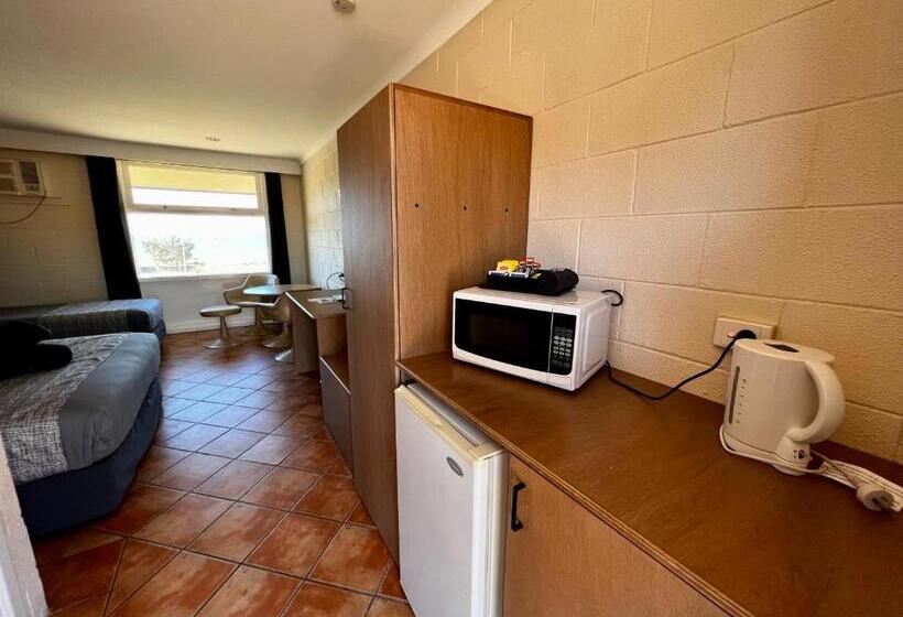 اتاق لوکس با چشم‌انداز دریا, Hospitality Port Hedland