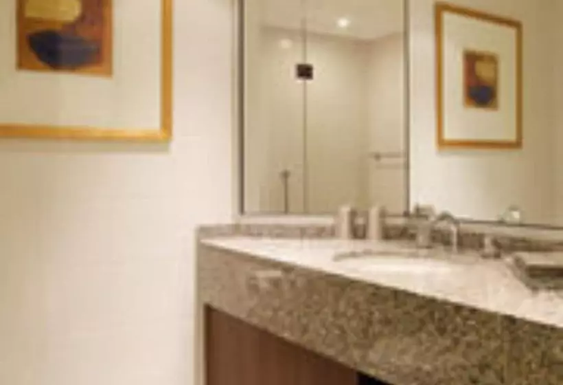 اتاق لوکس, Residence On Langley Park