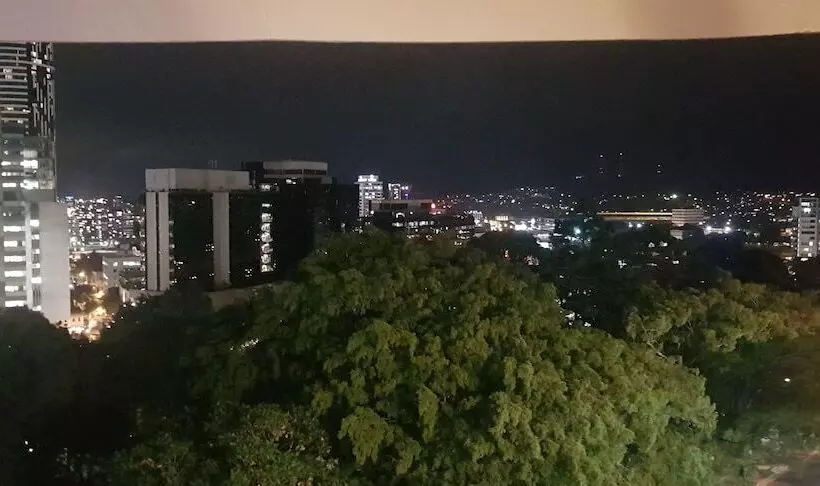 اتاق خانوادگی, Madison Tower Mill