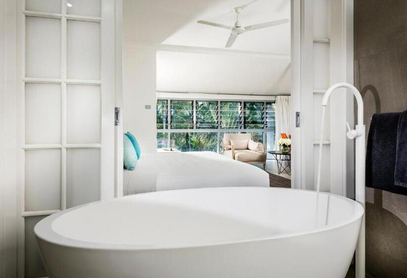 سوییت با چشمانداز دریا, Mangrove