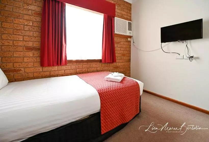 اتاق خانوادگی, Narrandera Club Motor Inn