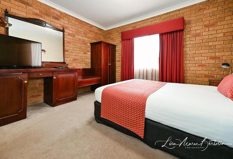 חדר משפחתי, Narrandera Club Motor Inn