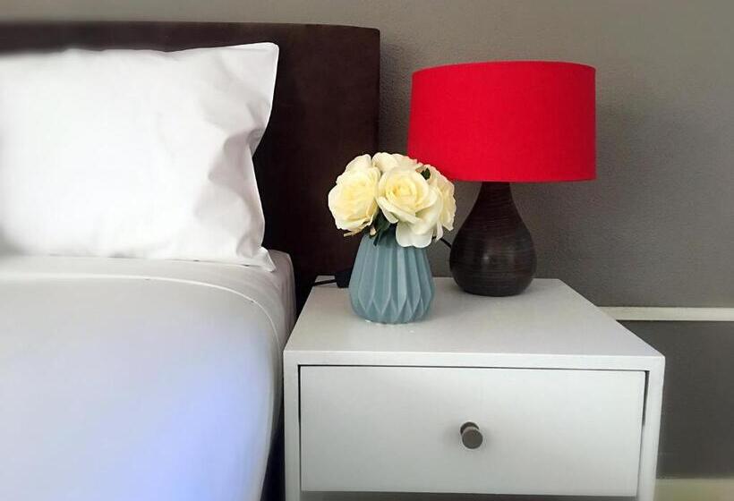 اتاق خانوادگی, Parkdale Motor Inn