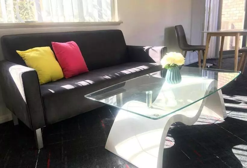 اتاق لوکس با بالکن, Parkdale Motor Inn