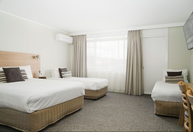 חדר משפחתי, Posthouse Motor Lodge