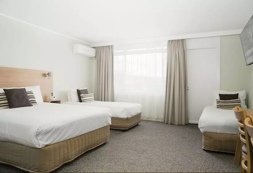 ファミリールーム, Posthouse Motor Lodge