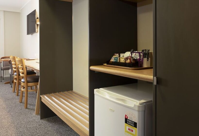 Семейный Номер, Posthouse Motor Lodge