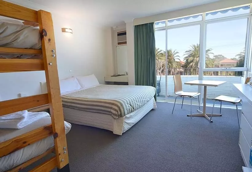 패밀리 룸, Alexander Motor Inn