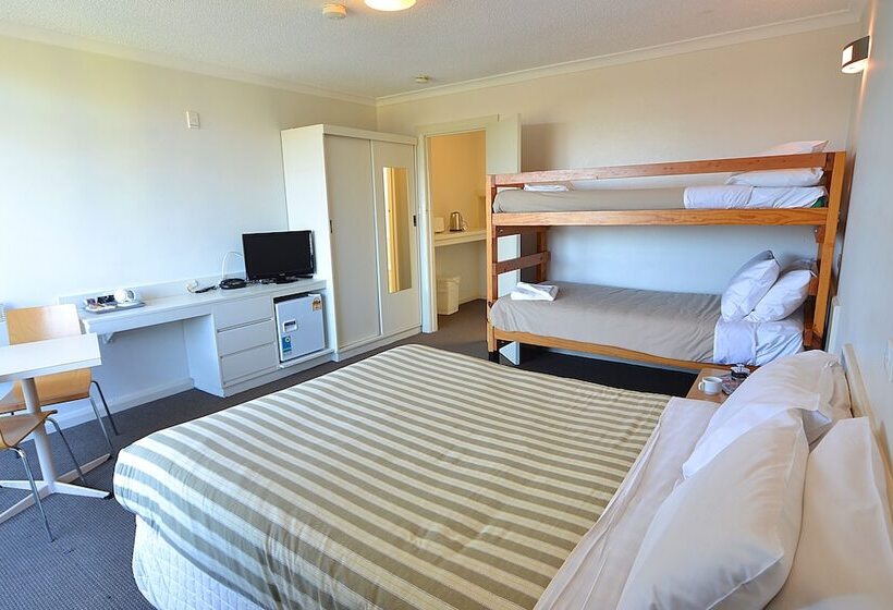 اتاق خانوادگی, Alexander Motor Inn