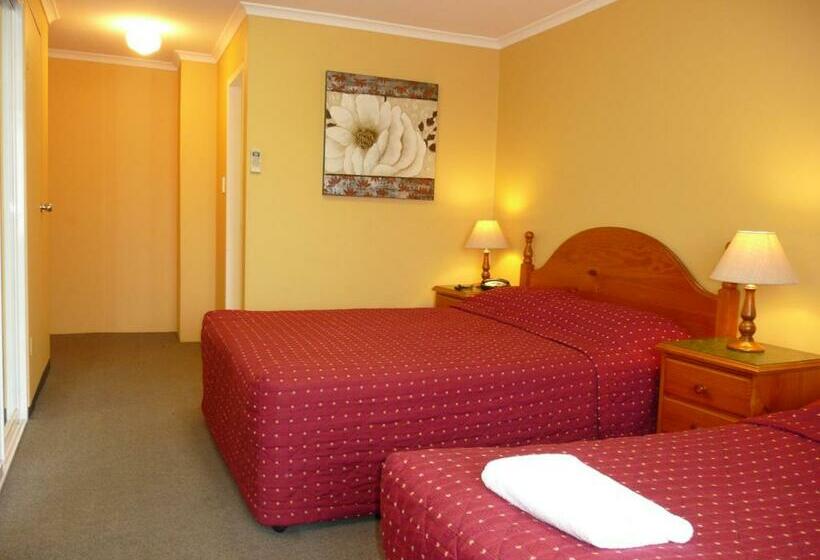 חדר סטנדרט לשלושה, Parramatta City Motel
