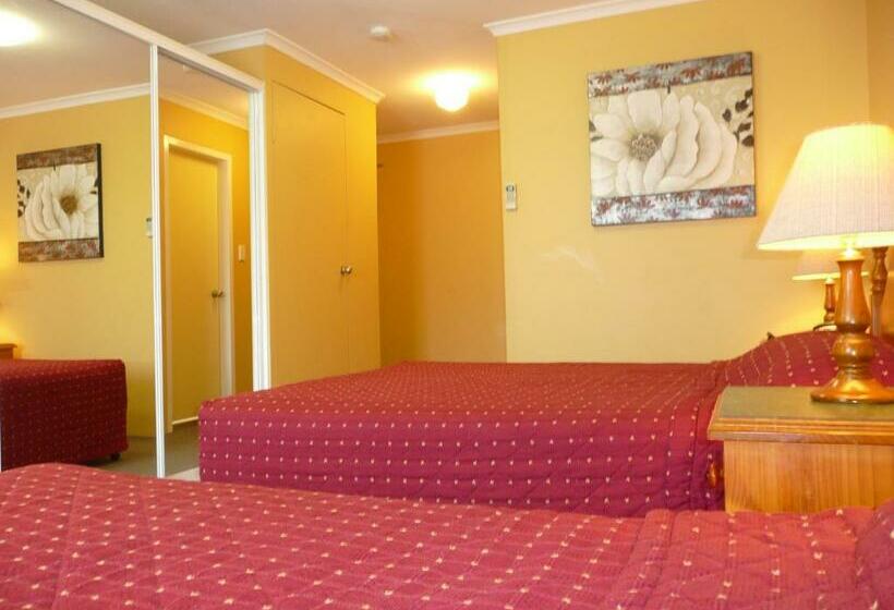חדר סטנדרט לשלושה, Parramatta City Motel