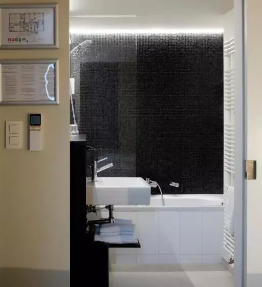 スイート, Alpha Hotel And Apart