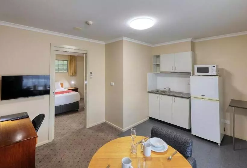 スイート, Ashton Motel