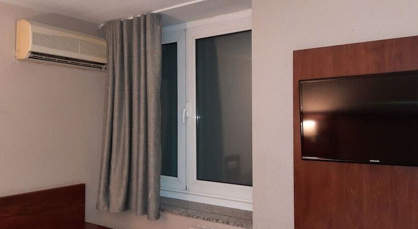 اتاق اینتریور یک تخته, Best Andorra Center