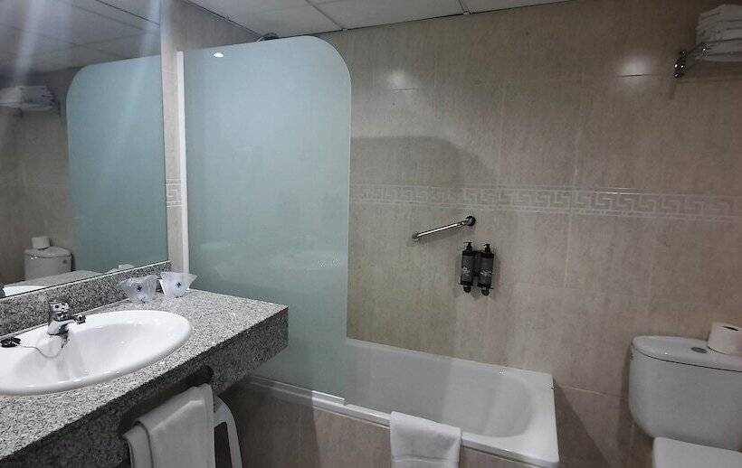 اتاق استاندارد پریمیوم سه تخته, Best Andorra Center