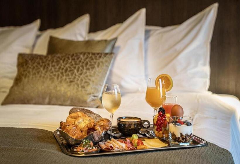 标准间, Britannia