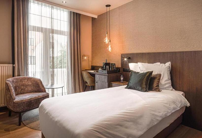 标准单人间, Britannia