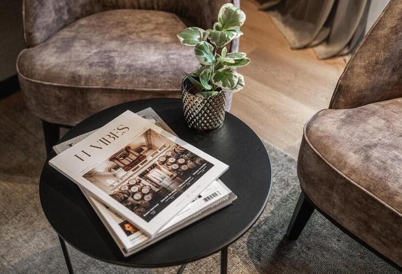 高级大房间, Britannia