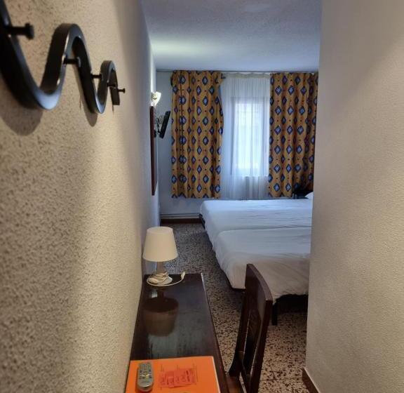 اتاق استاندارد سه نفره, Cims Pas De La Casa