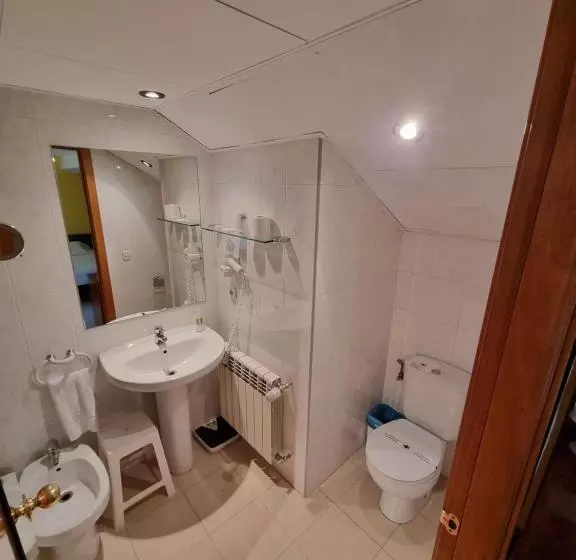 اتاق استاندارد سه نفره, Cims Pas De La Casa