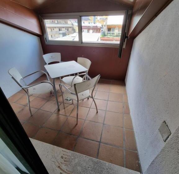 اتاق استاندارد سه نفره, Cims Pas De La Casa