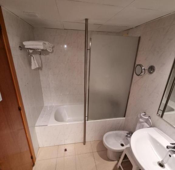 اتاق استاندارد سه نفره, Cims Pas De La Casa