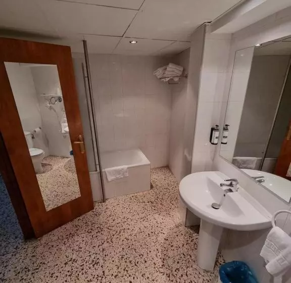 اتاق خانوادگی, Cims Pas De La Casa