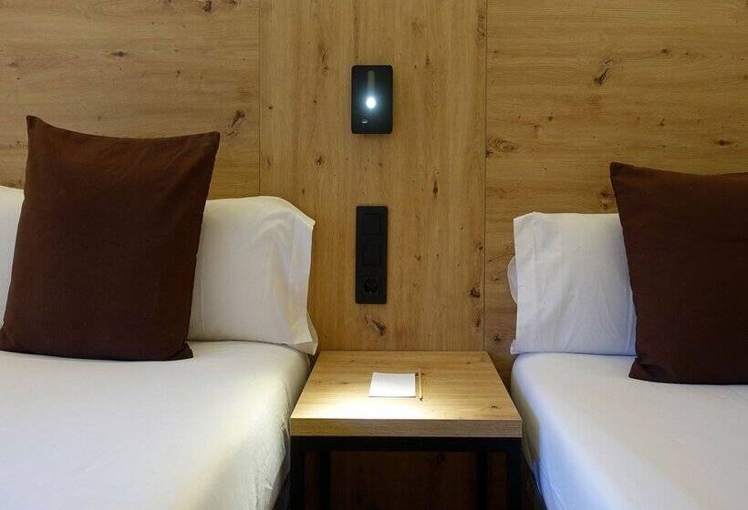 اتاق استاندارد چهار تخته, Comtes D’urgell by Nexta