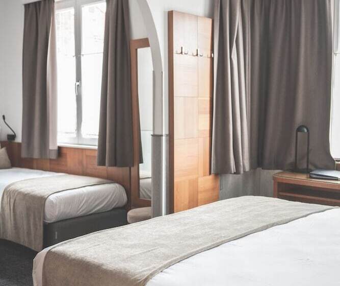 חדר סטנדרט לשלושה, Jacobs